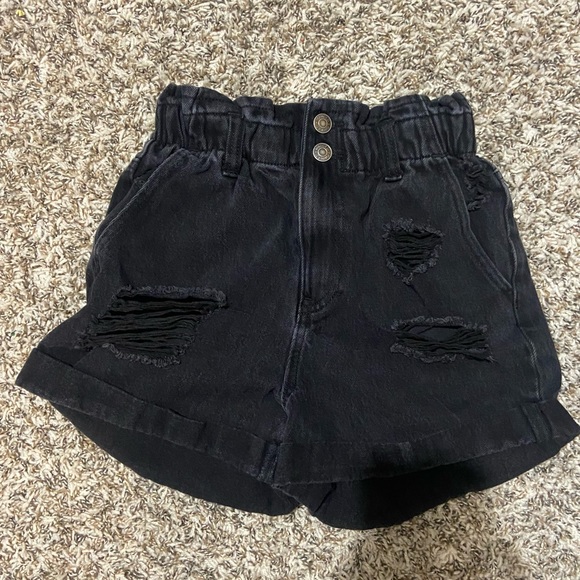 Women’s XS Forever 21 black Jeans shorts - Picture 1 of 3